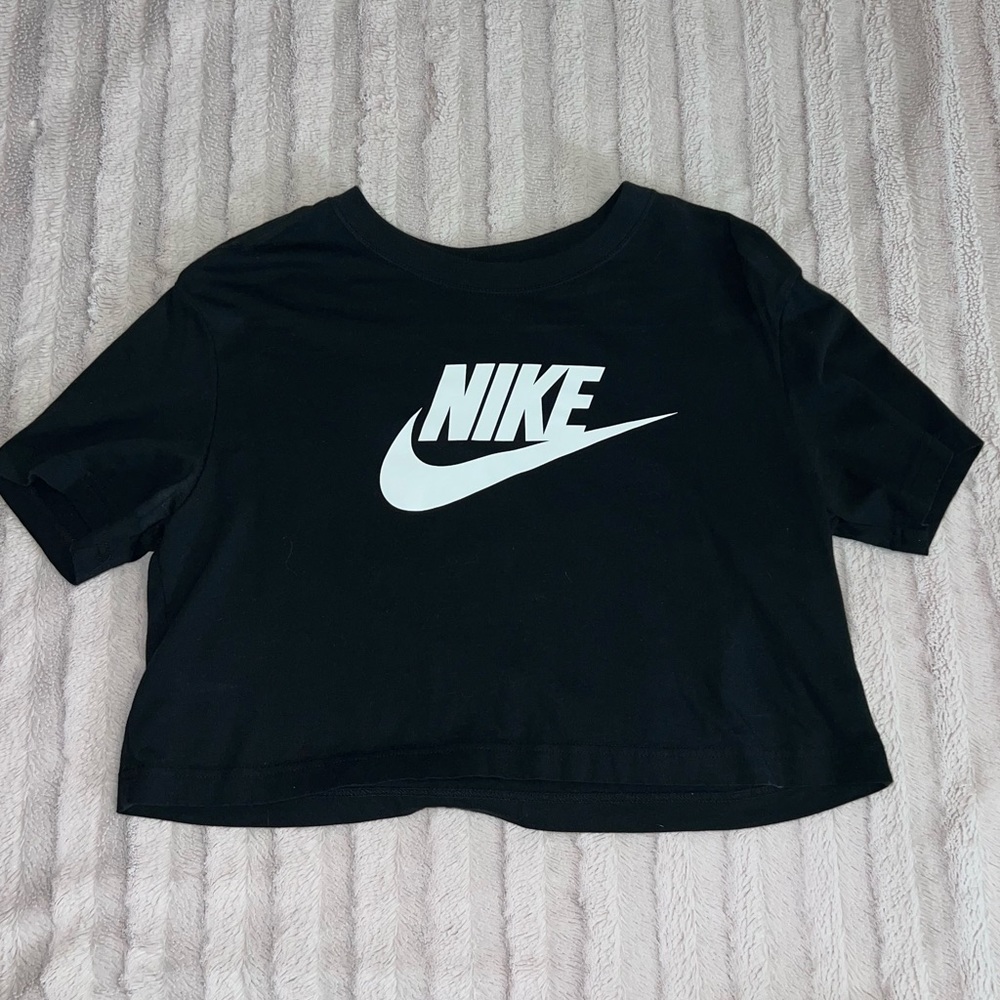 Cropped Nike Tee
